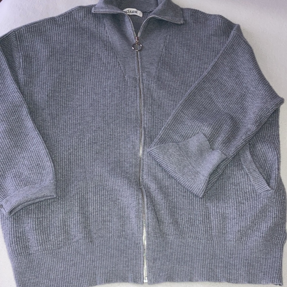 Women’s, size 2XL, Gray Zipper up Sweater with pockets NWOT